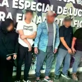 Los aprehendidos en el operativo.