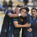 Los jugadores de Bolívar celebran tras la goleada ante el cuadro tarijeño.