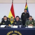 La Armada Boliviana y la Policía en conferencia de prensa.
