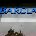 Rótulo de una sucursal del banco Barclays en Londres