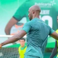 Mangala y Soni en una práctica de Oriente en el barrio El Trompillo.