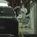 Momento en el que el cuerpo del magistrado llegaba a la morgue