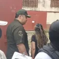 Policía y Fiscalía llegan al hangar que estaba precintado / Foto: Raúl Arroyo