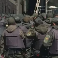 Policía en el ingreso a la UTOP. Foto: El Deber