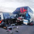 Así quedaron el bus y la volqueta tras el impacto