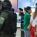 Magistrados son escoltados dentro de Viru Viru