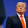 Donald Trump expone su puja con el Congreso por la guerra en Medio Oriente.