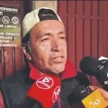 Juan Yurquina al salir de la cárcel, luego de permanecer detenido por una violación que no existió.