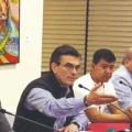 Rodrigo Paz, en una mesa de trabajo junto a otras autoridades