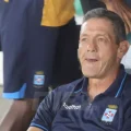El DT durante un partido con Blooming.