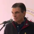 Rodrigo Paz en la inauguración de un banco de ojos en La Paz.