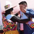 Leonardo Loza (d) asumió este lunes la Gobernación de Cochabamba.