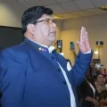El momento del juramento de Eliser Roca.