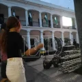 El domingo comenzó a instalarse el escenario donde será posesionado 'Mamén' Saavedra