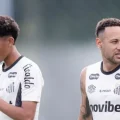 Robinho Jr. (izq.) y Neymar (der.) durante un entrenamiento con Santos.