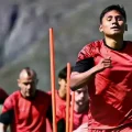 Darío Torrico encabeza una rutina de entrenamiento de la banda roja.
