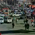 Choferes bloquean con sus vehículos en El Alto.
