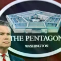 El secretario de Guerra estadounidense Pete Hegseth, durante la conferencia de prensa de este martes.