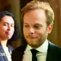 Charles Alloncle, ponente del comité, afirma ser víctima de prejuicios de los medios estatales.