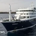 Al menos 29 pasajeros desembarcaron del barco en la isla de Santa Elena el mes pasado.