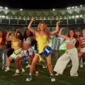 Captura de video cedido por Shakira que muestra a la cantante colombiana en un fragmento de la canción.