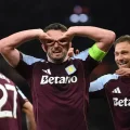 El centrocampista John McGinn celebrando uno de sus goles.