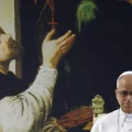 El papa León XIV en un encuentro con carenciados y discapacitados en Pompeya.
