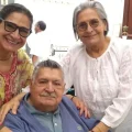 Rosario Paz Zamora (derecha, de blusa blanca) aparece junto a sus hermanos Edith y Mario.
