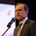 El expresidente plantea aplicar medidas de shock para mejorar la economía del país