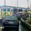 Ambulancias trasladaron a los cinco pasajeros franceses a un hospital en París