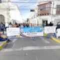 Uno de los puntos de bloqueo que ayer se instaló en la calle Arenales esquina Junín.