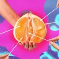 Foto-ilustracion de una prueba de microbioma vaginal.