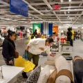 Clientes en una tienda Ikea en Nueva York.