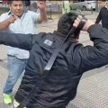 Reynaldo Ezequiel es 'chicoteado' en plena plaza principal de la capital cruceña