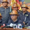 Dirigentes de la Fedecomin este martes en declaraciones ante la prensa en La Paz.