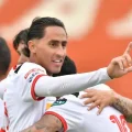 El delantero de Universitario, Andrés Llanos, celebrando uno de sus goles.