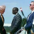 El presidente de Estados Unidos Donald Trump embarca en el Air Force One en la base conjunta Andrews para un viaje a China.