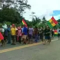 La marcha indígena - campesina en plena marcha.