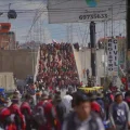 Persisten los bloqueos de las autoridades originarias 'Ponchos Rojos' en la urbe alteña.