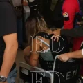 Tatiana Marset llega al hospital San Juan de Dios con un oso de peluche