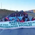 Sectores afines a Evo Morales se dirigen a La Paz exigiendo la renuncia del presidente Rodrigo Paz.