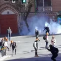 La policía gasificó a los mineros cooperativistas.