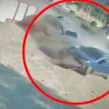Un niño fue atropellado cuando caminaba rumbo a su unidad educativa; fue impactado por dos vehículos que chocaron segundos an