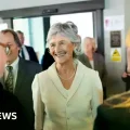 La presidenta irlandesa Catherine Connolly durante su visita al Centro Cultural Irlandés en Hammersmith, Londres.