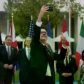 Los ministros de Finanzas del G7 posan para una selfie en París.