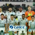 Plantel celeste durante el partido con Bolívar en el Tahuichi por la Liga.