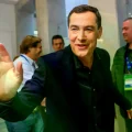 El candidato a la presidencia de la Junta de Andalucía por el PP, Juanma Moreno, a su llegada a la sede de su Partido en Sevi