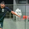 Ignacio Gariglio (izq.), en la práctica de este lunes en Flamengo.