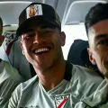 Jugadores de la banda roja en la nave que los llevó a Asunción.