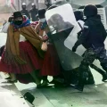 Caos en La Paz por enfrentamientos entre la Policía y manifestantes.